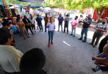 Comerciantes de puestos fijos y semifijos se reúnen con Fernanda Oceguera.
