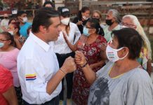 *Mario Zamora escucha y hace compromisos con colonos de Culiacán*
