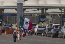En la frontera, EU duplica a México en cifra de vacunados contra covid
