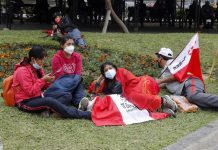 Presidente interino de Perú rechaza desconocer el fallo de las urnas