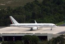 Kamala Harris sugirió vender avión presidencial a empresarios que ofrecen viajes al espacio, dice AMLO