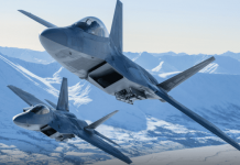 Fuera Aérea de EU envía docenas de aviones F-22 para practicar una guerra con China