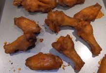 Regios sufren ante escasez de alitas de pollo