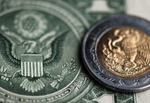 Peso cae a su nivel más débil en un mes; preocupa repunte de Covid-19