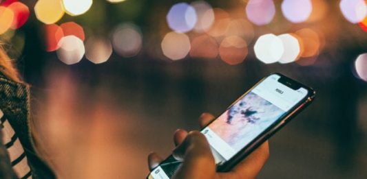 Facebook, Google, TikTok y Twitter presentan compromisos contra acoso a mujeres