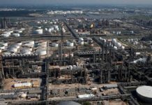 Congresista de EU pide negar venta de refinería Deer Park a Pemex
