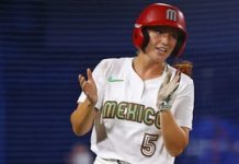 Acusan a equipo mexicano de softbol de tira a la basura uniforme usado en Tokio; lo critican en redes