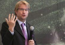 Suman cuatro órdenes de aprehensión contra Andrés Roemer