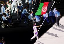 Sin ningún deportista, desfila bandera de Afganistán como homenaje en los Juegos Paralímpicos
