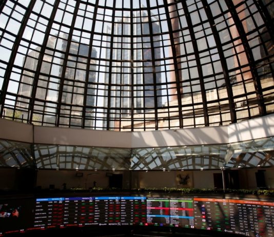 Bolsa mexicana gana tras semana negativa, atenta a la Fed y casos de covid-19