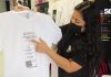 Imprimen certificado de vacunación hasta en las playeras