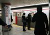 Hombre hiere con cuchillo a pasajeros del tren de Tokio