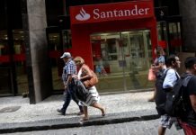 Santander registra fallas en cajeros automáticos y comercios