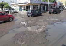 Obras publicas recibe alrededor de 30 reportes de baches al mes.