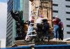 Mujeres colocan antimonumento en lugar de estatua a Colón en CdMx