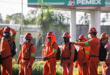 ‘Nos dan como animales’, dicen trabajadores de ICA en Dos Bocas