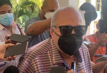 Funcionarios de Chile, de Dulce y de Manteca, Prácticamente Dice el Alcalde Benítez