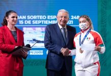 AMLO entrega premios a deportistas mexicanos que participaron en Tokio 2020