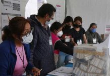 TEPJF ordena al INE que mexicanos en el extranjero puedan votar en embajadas en 2024