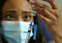 EU aprueba tercera dosis de vacuna Covid-19 para mayores de 18 años