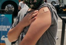 Nueva York declara el estado de emergencia ante el riesgo de nuevos casos de la variante ómicron