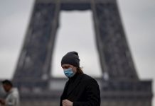 Francia adelanta aprobación de ley anti-covid ante avance récord de Ómicron