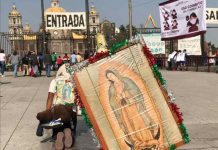 Peregrinos llegan de rodillas, caminando o en bici a visitar a la Virgen de Guadalupe