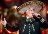 Vicente Fernández se encuentra grave; familiares acuden al hospital.