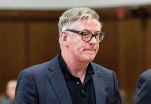 Alec Baldwin niega que disparó el arma que mató a Halyna Hutchins