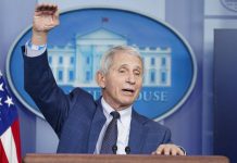 Variante ómicron de covid-19 podría ser menos peligrosa que la delta, afirma Fauci