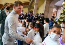 CANELO ÁLVAREZ DONÓ 5 MIL 500 JUGUETES PARA NIÑOS DEL DIF EN NUEVO LEÓN