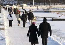 Finlandia prohíbe ingreso de viajeros extranjeros no vacunados contra covid-19