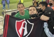 Andrés Guardado tuvo gesto con aficionado del Atlas presente en juego vs Barcelona