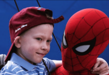 DETALLAZO: TOM HOLLAND DE ‘SPIDER-MAN’ PASA EL RATO CON EL NIÑO QUE SALVÓ A SU HERMANA DE UN PERRO