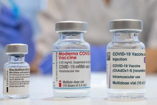 Fabricantes de vacunas deben prepararse para ajustarlas para Ómicron: OMS