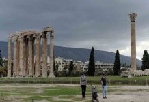 Grecia impone multas a los mayores de 60 años no vacunados