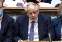 Boris Johnson admite que asistió a fiesta durante el confinamiento; pide perdón