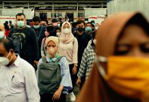 Ómicron puede ser menos grave, pero no «leve»: jefe de la OMS