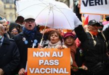 En Francia, más de 100 mil personas protestan contra pasaporte de vacunación covid