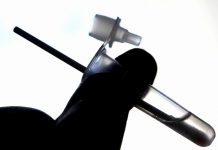 España pondrá tope a precios de pruebas caseras de covid-19 tras importante alza