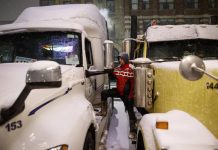 Policía canadiense arresta manifestantes antivacunas en Ottawa