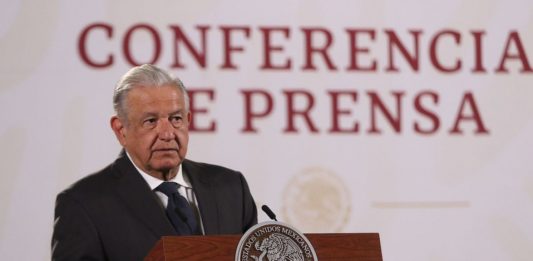 AMLO acusa que personas alistan “marros, sopletes y bombas molotov” para marcha del 8M