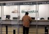 Pensión del Bienestar: ¿Qué bancos cobran más comisión por retirar efectivo a jubilados?