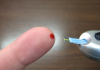 Así se debe utilizar un medidor de glucosa en sangre con seguridad