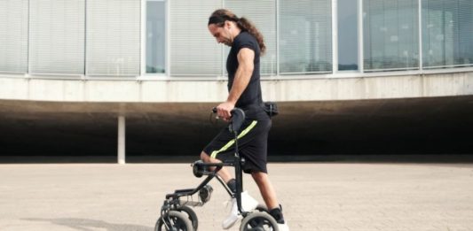 Histórico: tres parapléjicos volvieron a caminar con un implante electrónico