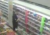 Exhiben a abogado que inyectaba su sangre en la carne congelada del supermercado | VIDEO IMPACTANTE