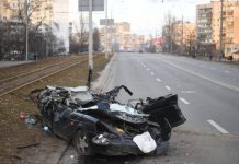 Tanque ruso aplasta sin piedad un coche con anciano dentro: espeluznante VIDEO