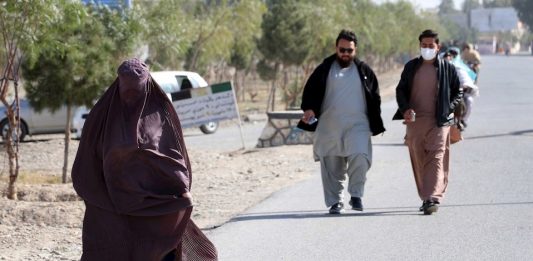 Reabren universidades en Afganistán aunque con acceso segregado de mujeres y hombres