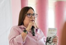 ”Hoy no solo es tiempo del pueblo, es tiempo de las mujeres”: Imelda Castro al entregar Cartilla de Derechos