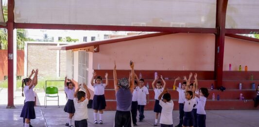 ”Cultura en Movimiento» despierta el interés artístico de cientos de niños en la Escuela “Simón Jiménez Cárdenas”